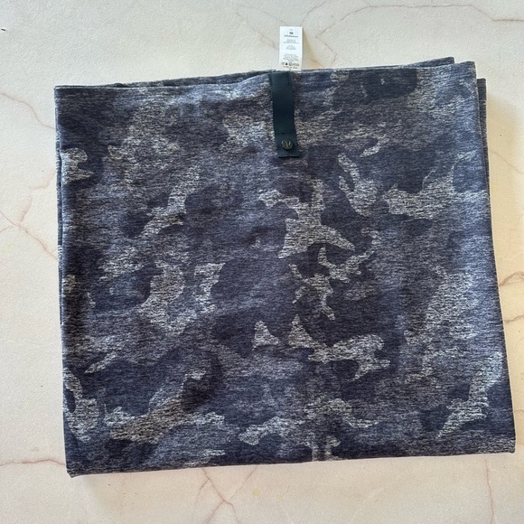 NWOT Lululemon Vinyasa Scarf Rulu Incognito Camo HTR Black - Picture 2 of 5
